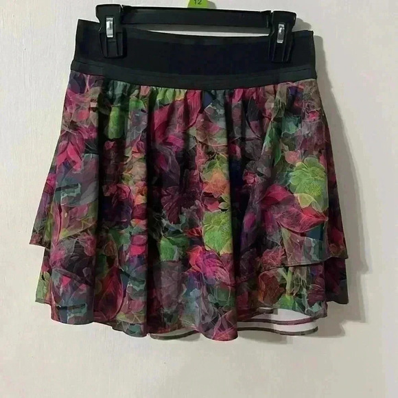 Lululemon Side-Pleat High-Rise Skirt 
Vivid Floral Tone Multi / Graphite Grey - Picture 6 of 10